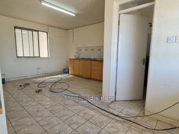 Sabaki: 6,500SQFT Godown to Let