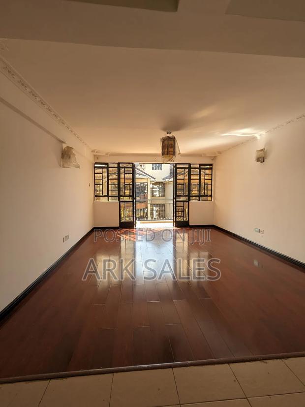 3bdrm Apartment in Kasarani for sale