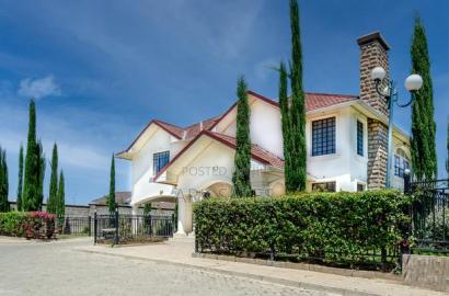 Furnished 4bdrm Villa in Green Park, DayStar Area for sale