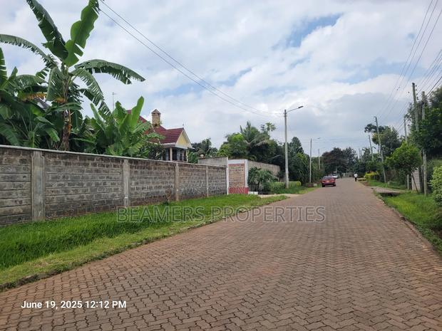 1/2 Acre for Sale in Thome Plateau.