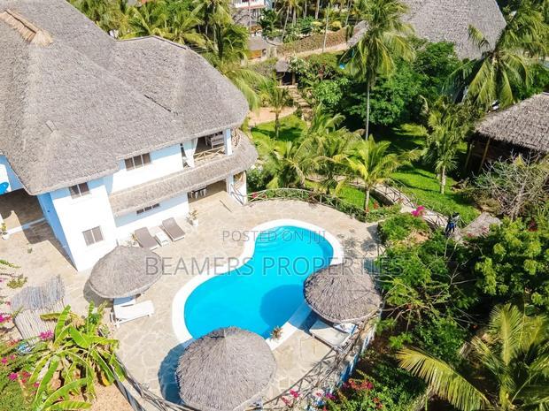 Furnished 6bdrm Villa in Malindi for sale