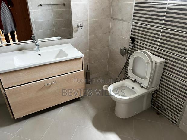 3bdrm Apartment in Westlands, Raphta Road Area for rent