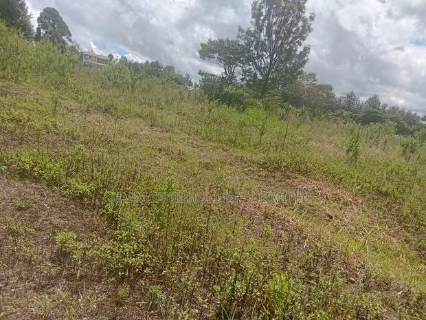 Distress Sale! Prime Half Acre in a Gated-Like Neighborhood