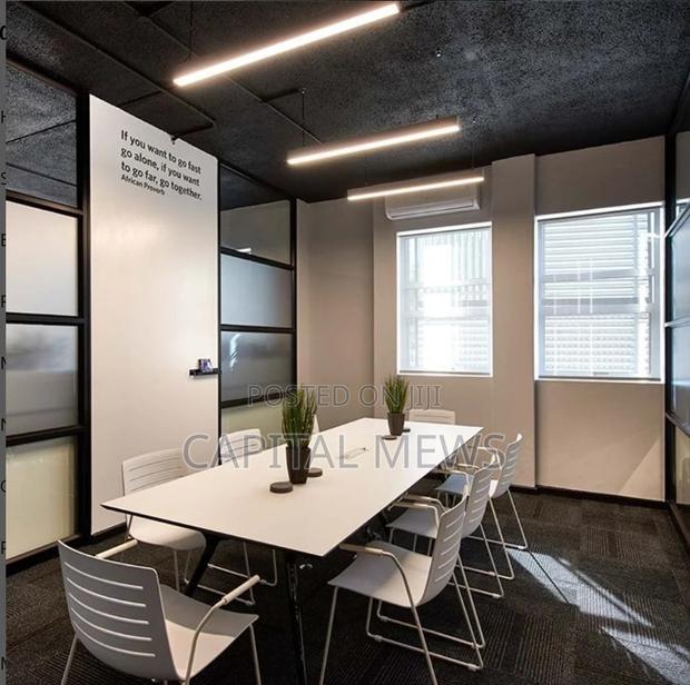 Large Offices With Many Desks
