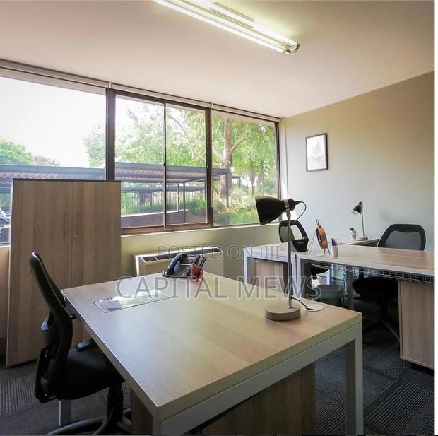 Large Offices With Many Desks