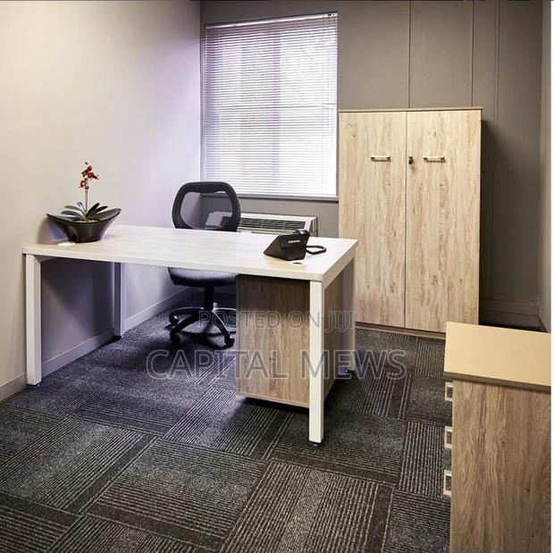 Large Offices With Many Desks