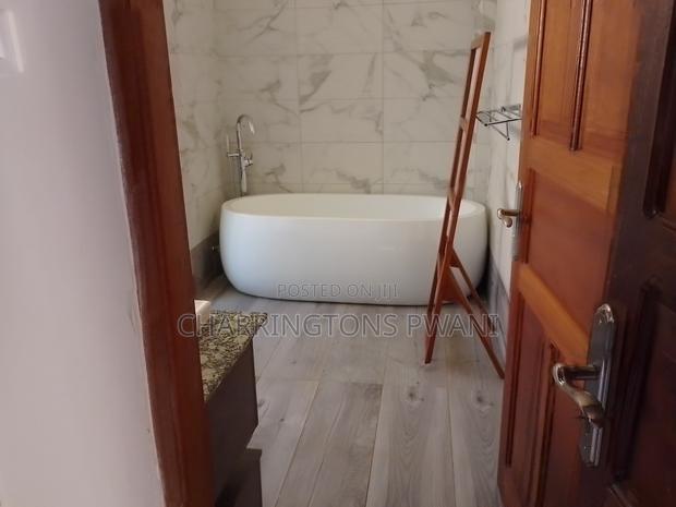 Furnished 5bdrm Villa in Diani for sale