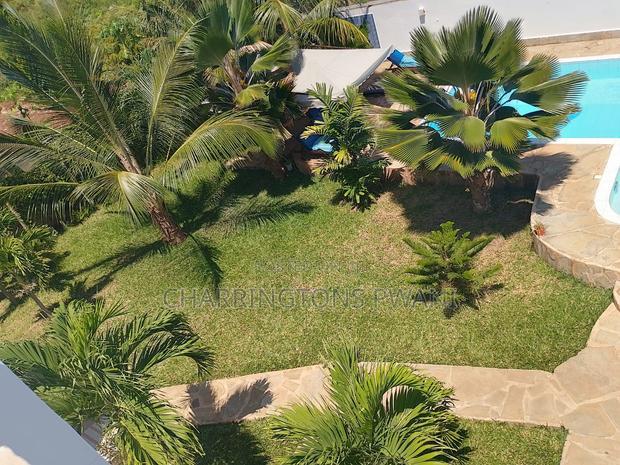 Short-Stay Business - Diani | 4 One-Beds + 1 Studio