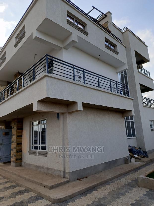 5bdrm Maisonette in Emarlands Plains, Kamakis for sale