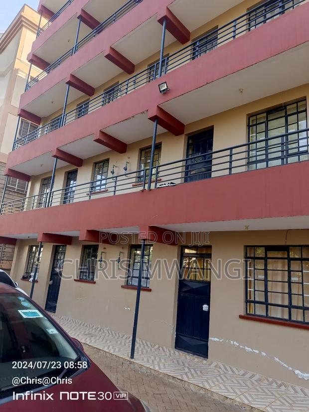 2bdrm Block of Flats in Ruaka Estate Bypass for sale