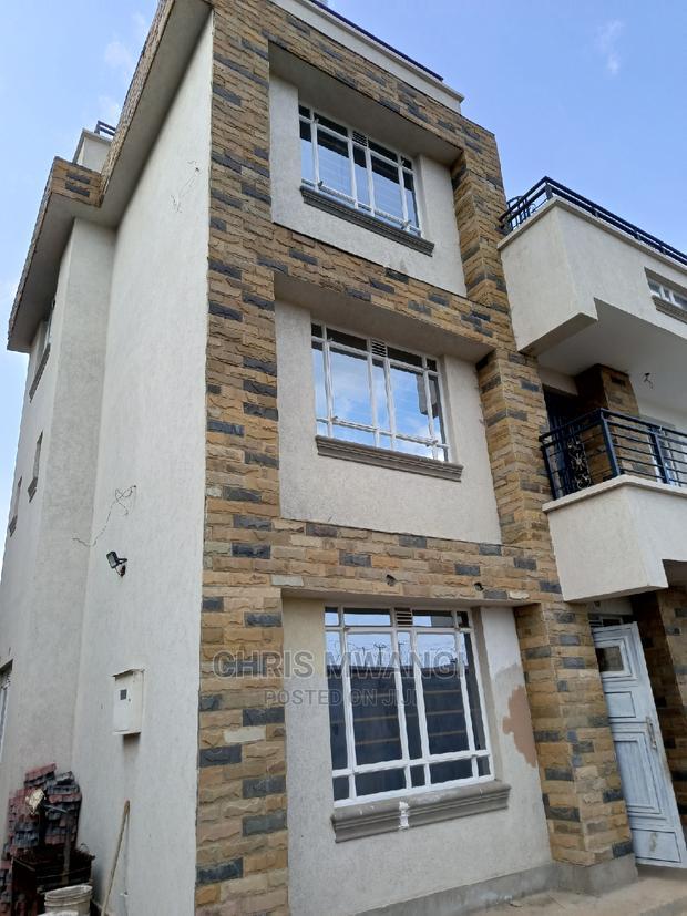 5bdrm Maisonette in Emarlands Plains, Kamakis for sale