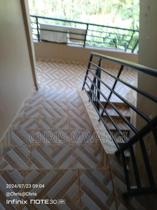 2bdrm Block of Flats in Ruaka Estate Bypass for sale