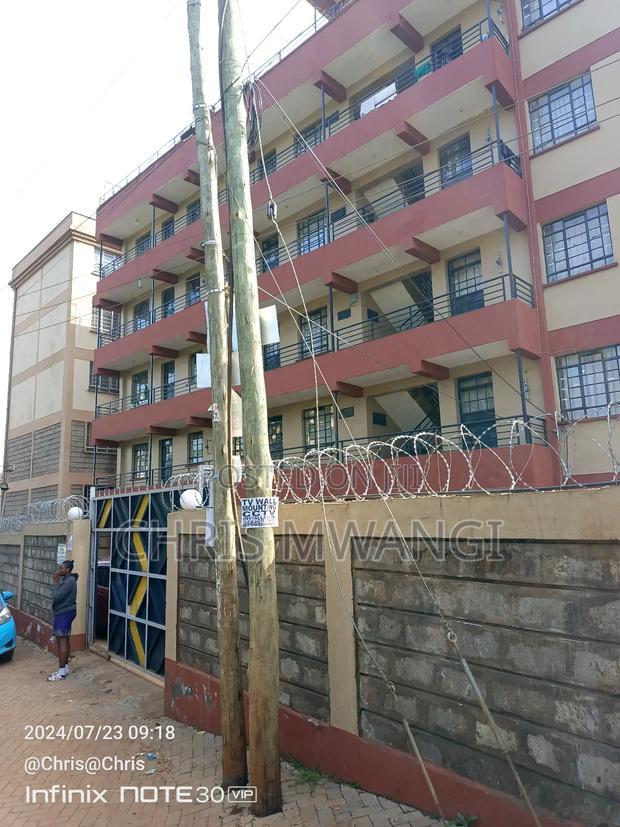 2bdrm Block of Flats in Ruaka Estate Bypass for sale