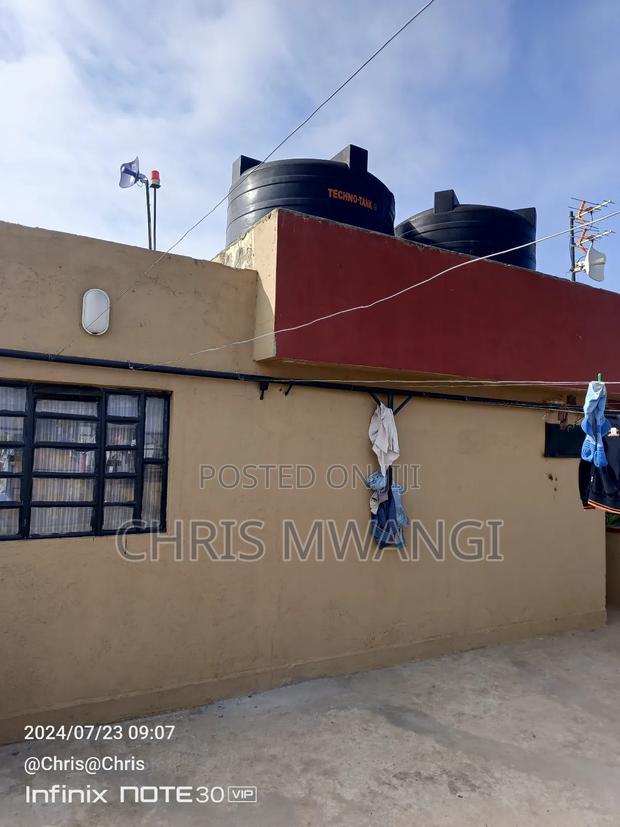 2bdrm Block of Flats in Ruaka Estate Bypass for sale
