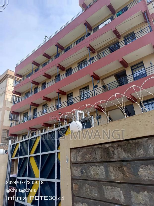 2bdrm Block of Flats in Ruaka Estate Bypass for sale
