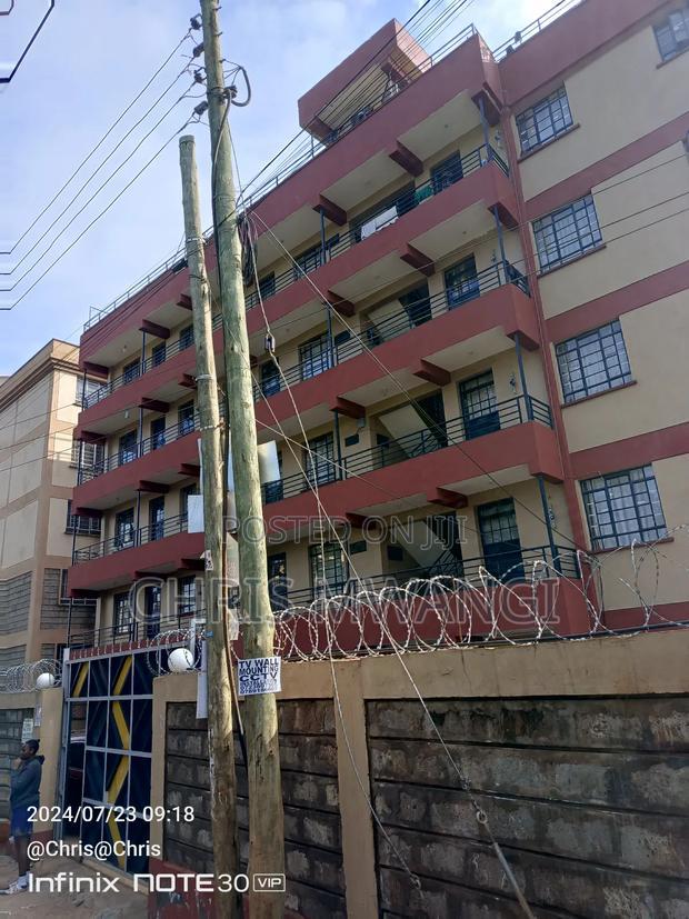 2bdrm Block of Flats in Ruaka Estate Bypass for sale