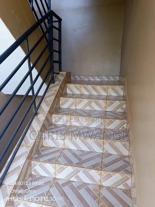 2bdrm Block of Flats in Ruaka Estate Bypass for sale