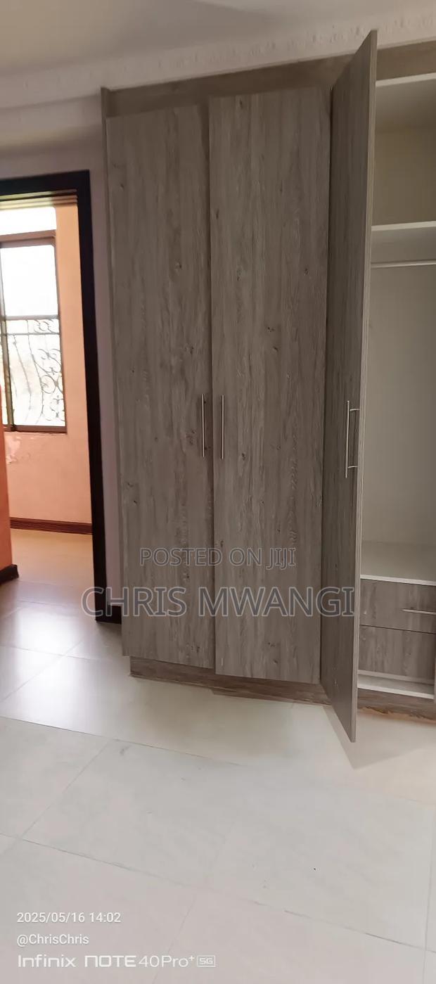 5bdrm Mansion in Kenyatta Road Theta for sale