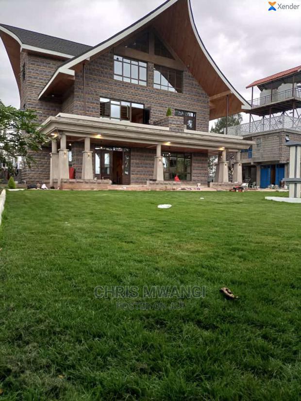 Furnished 6bdrm Maisonette in Daykio, Kimbo for Sale
