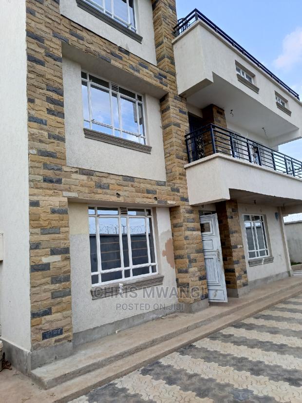 5bdrm Maisonette in Emarlands Plains, Kamakis for sale