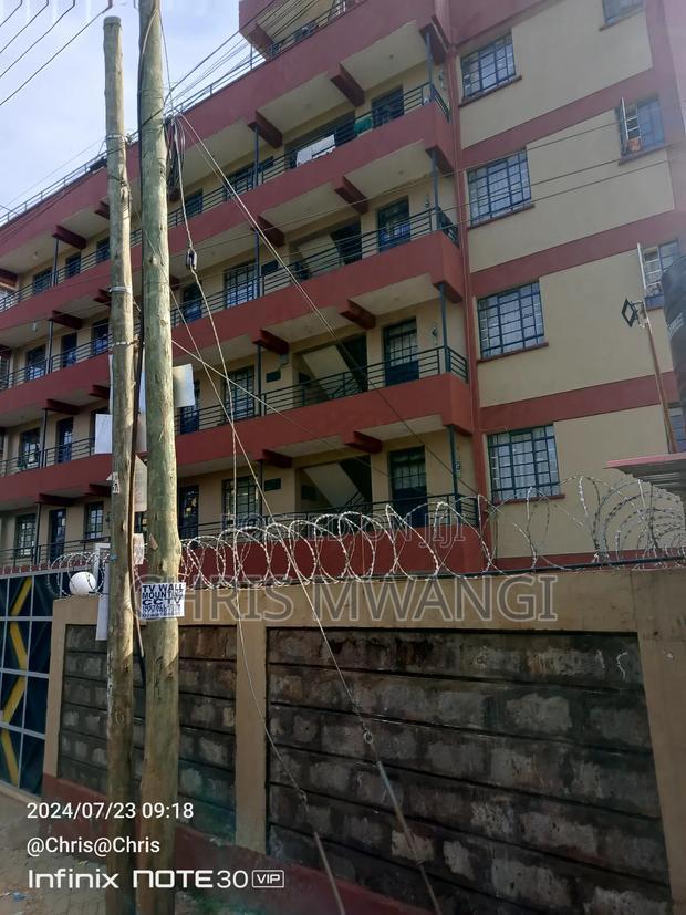 2bdrm Block of Flats in Ruaka Estate Bypass for sale