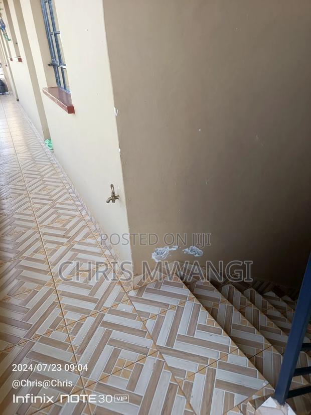 2bdrm Block of Flats in Ruaka Estate Bypass for sale