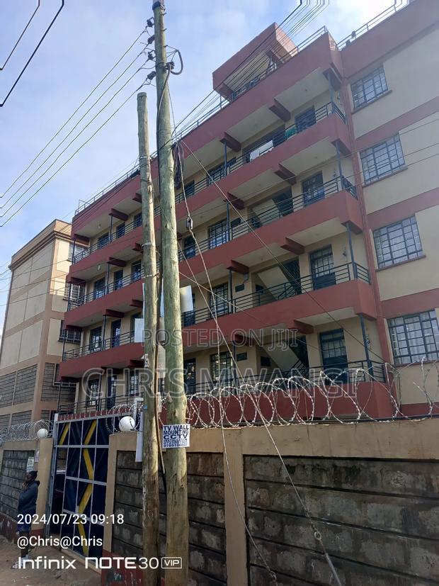 2bdrm Block of Flats in Ruaka Estate Bypass for sale