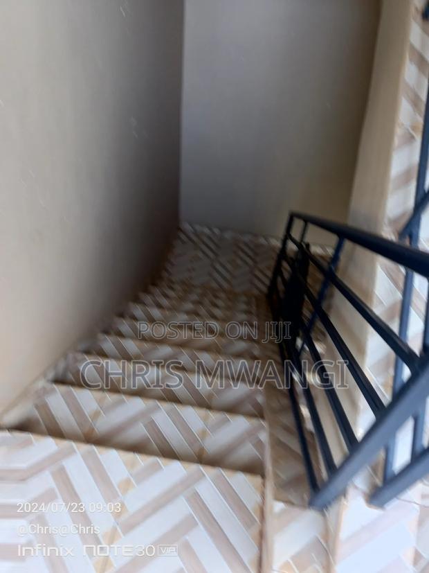 2bdrm Block of Flats in Ruaka Estate Bypass for sale