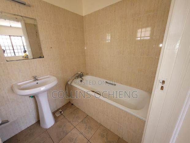 3bdrm Apartment in Pipeline Estate, Embakasi for sale