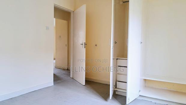 3bdrm Apartment in Nyayo Estate, Embakasi for sale