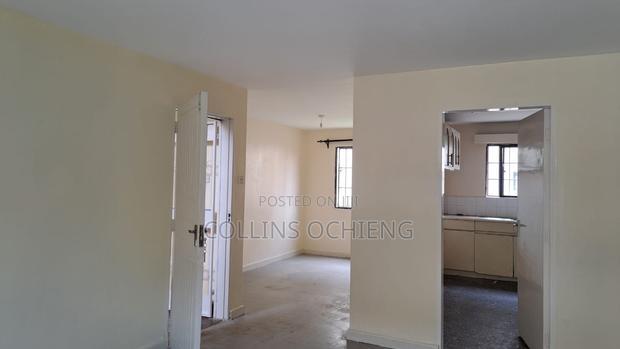 3bdrm Apartment in Nyayo Estate, Embakasi for sale