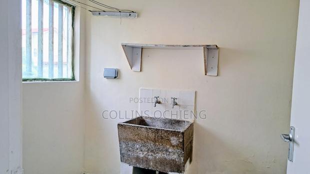 3bdrm Apartment in Nyayo Estate, Embakasi for sale