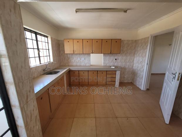 3bdrm Apartment in Pipeline Estate, Embakasi for sale