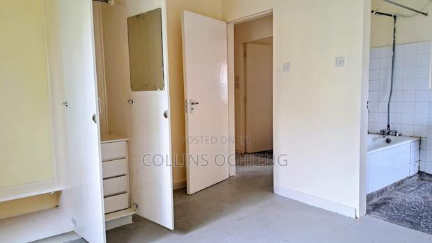3bdrm Apartment in Nyayo Estate, Embakasi for sale