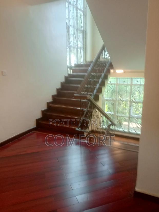 5bdrm Mansion in Lavington Green for rent