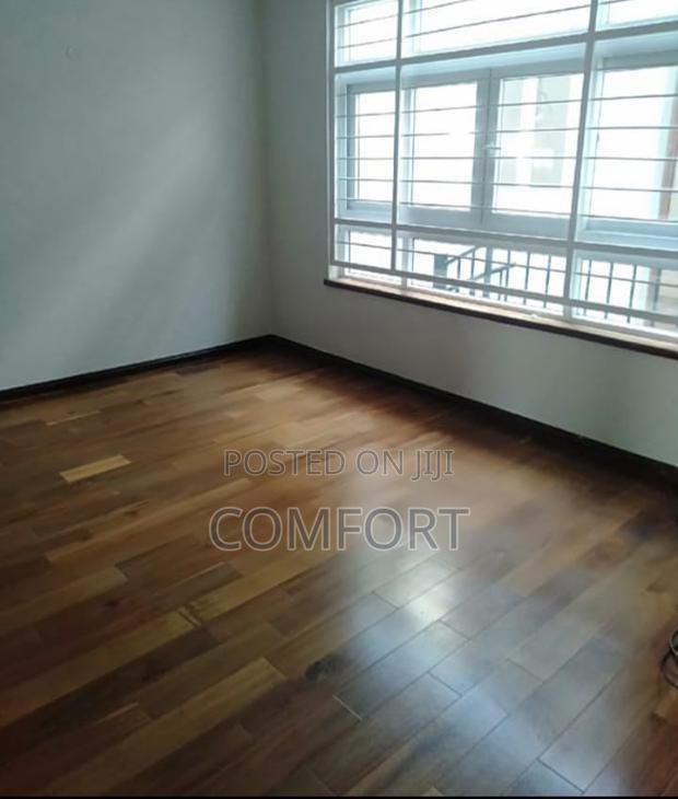 5bdrm Townhouse/Terrace in Lavington Green for sale