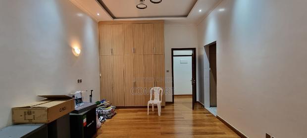 6bdrm Mansion in Unep, Runda for rent