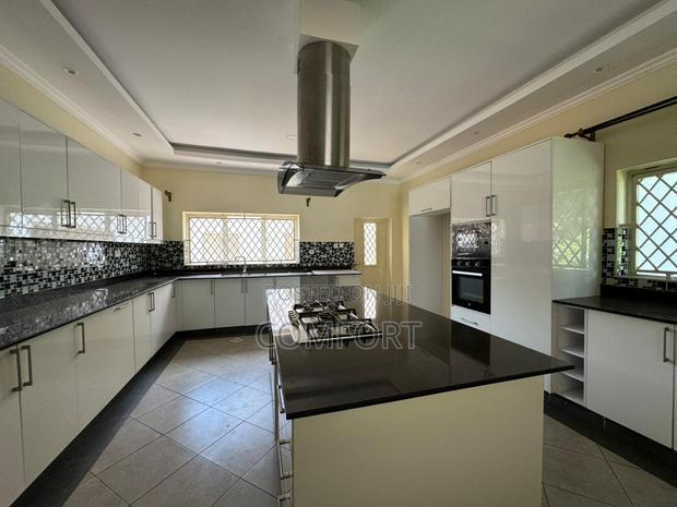 7bdrm Mansion in Un, Runda for rent