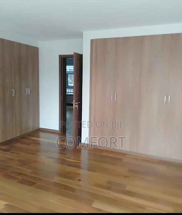 5bdrm Townhouse/Terrace in Lavington Green for sale