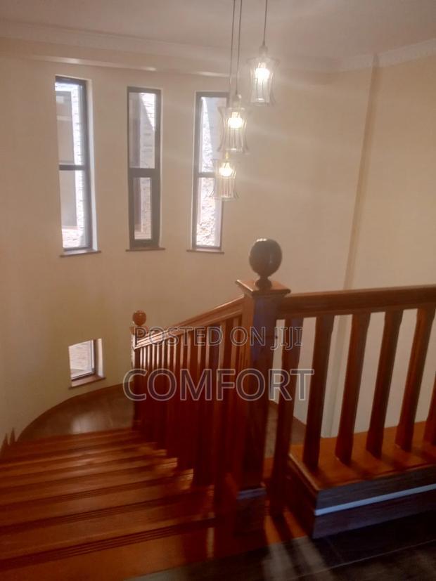 6bdrm Townhouse / Terrace in Lavington Green for rent