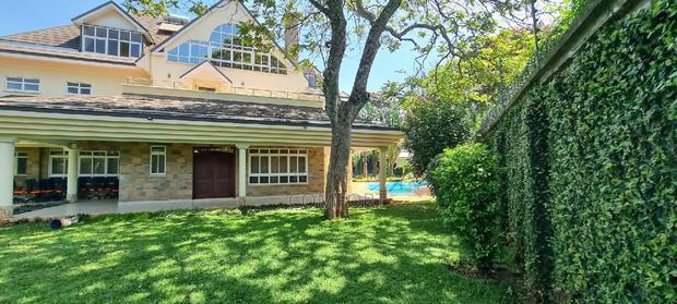6bdrm Mansion in Unep, Runda for rent
