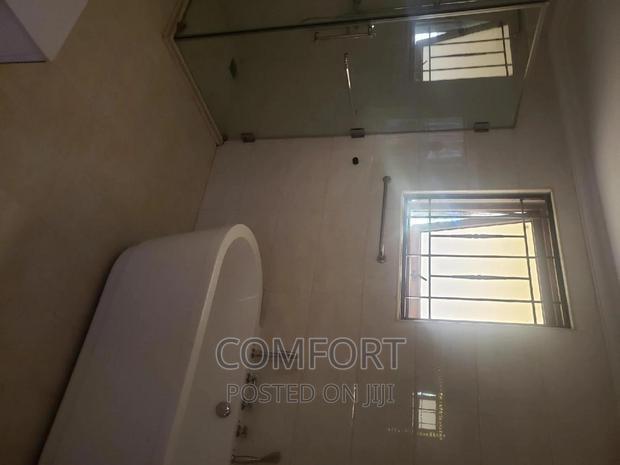 5bdrm Townhouse / Terrace in Lavington Green for rent