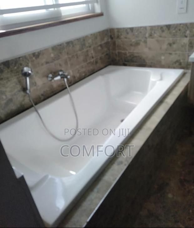 5bdrm Townhouse/Terrace in Lavington Green for sale