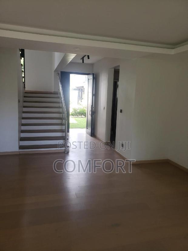 5bdrm Townhouse/Terrace in Lavington Green for sale