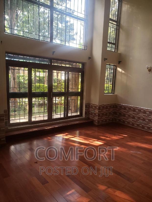 5bdrm Townhouse / Terrace in Lavington Green for rent