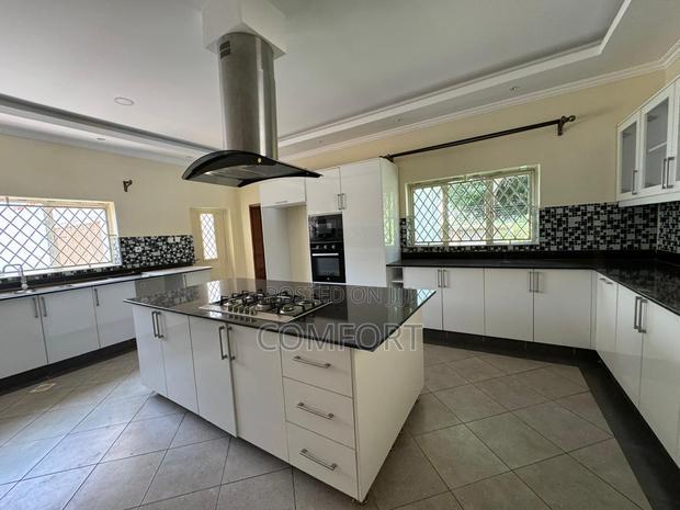 7bdrm Mansion in Un, Runda for rent
