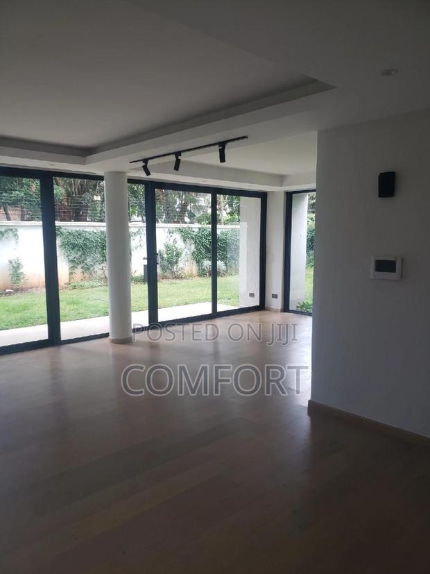 5bdrm Townhouse/Terrace in Lavington Green for sale