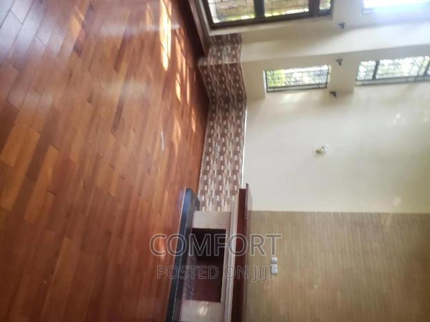 5bdrm Townhouse / Terrace in Lavington Green for rent