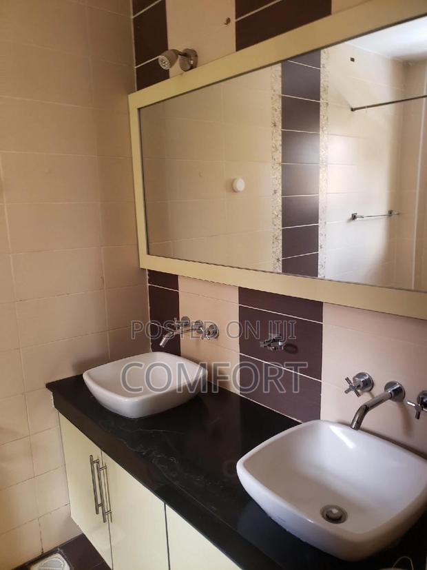 3bdrm Apartment in Yaya Centre, Kilimani for rent