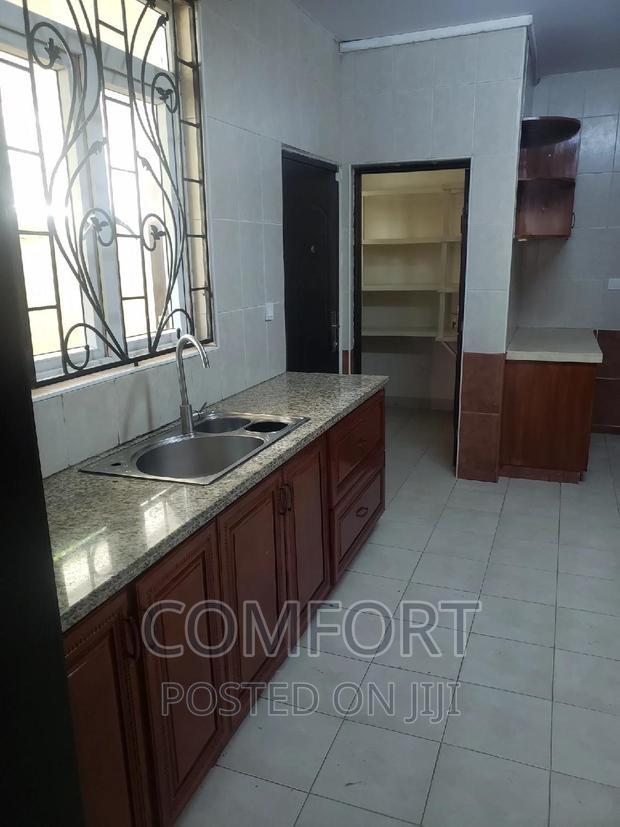 6bdrm Villa in Lavington Green for rent